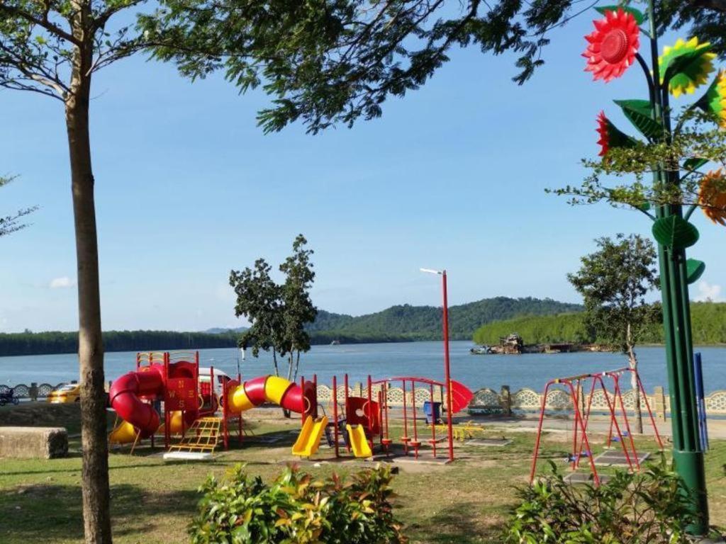 Riverine Garden Hotel Chukai Exterior foto